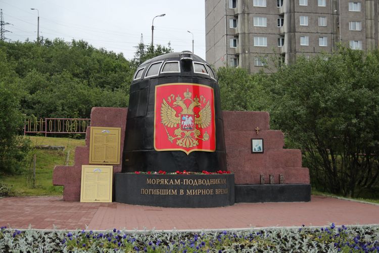 Image of a Monument to the Kursk crew in Murmansk