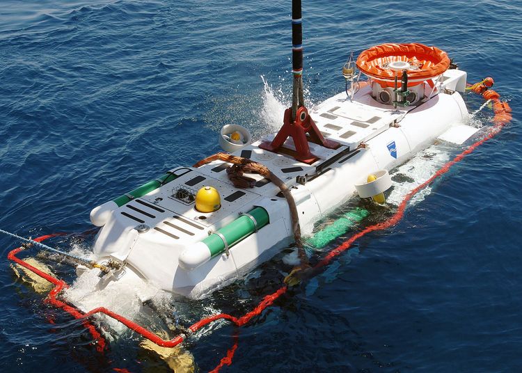 Image of British Navy's manned rescue vehicle LR5.