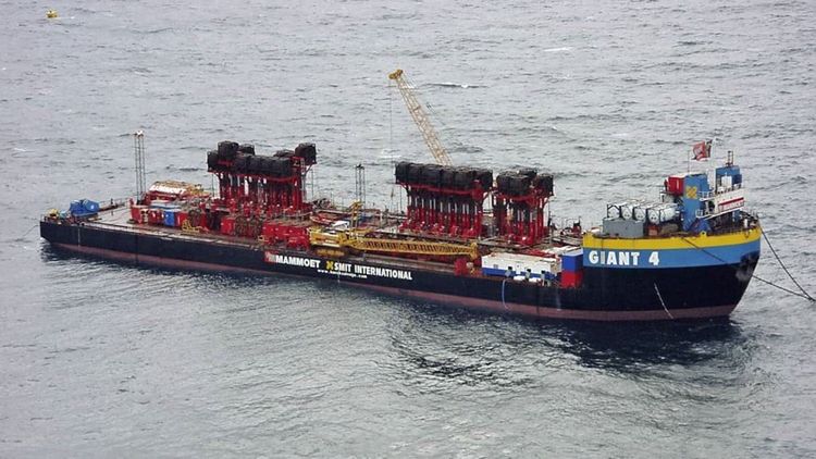 Image of Giant 4 vessel with Strand Jacks.