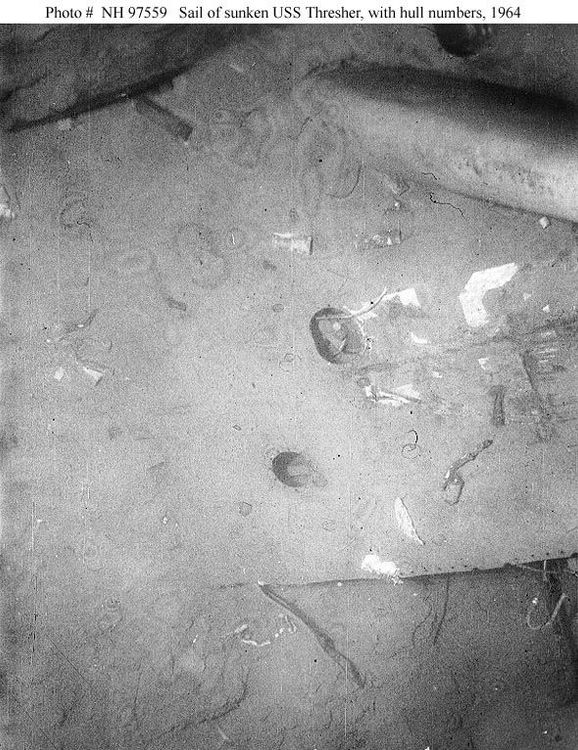 Starboard side of the USS Thresher with the hull number '593' visible. Image from https://ibiblio.org/